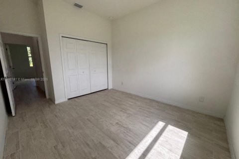 Снять в аренду виллу или дом в Лихай-Эйкерс, Флорида 4 спальни, № 1946356 - фото 18