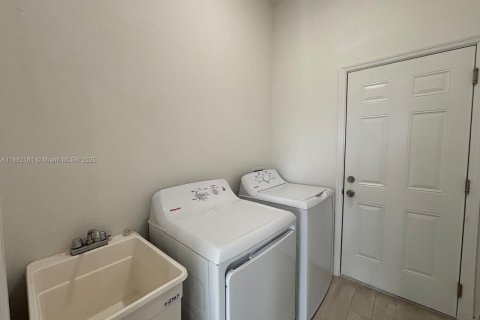 Снять в аренду виллу или дом в Лихай-Эйкерс, Флорида 4 спальни, № 1946356 - фото 23