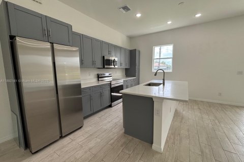 Снять в аренду виллу или дом в Лихай-Эйкерс, Флорида 4 спальни, № 1946356 - фото 5