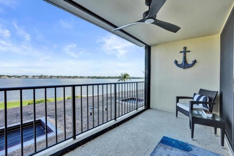 Condo in North Palm Beach, Florida, 1 bedroom № 2249569