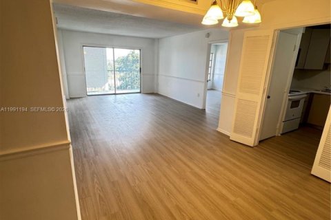 Снять в аренду кондоминиум в Лодерхилл, Флорида 2 спальни, 90.3м2, № 2063385 - фото 7