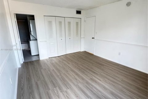 Снять в аренду кондоминиум в Лодерхилл, Флорида 2 спальни, 90.3м2, № 2063385 - фото 21