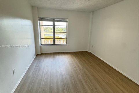 Снять в аренду кондоминиум в Лодерхилл, Флорида 2 спальни, 90.3м2, № 2063385 - фото 25