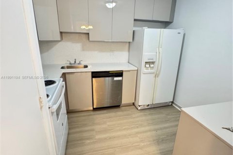 Снять в аренду кондоминиум в Лодерхилл, Флорида 2 спальни, 90.3м2, № 2063385 - фото 3