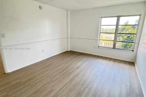 Снять в аренду кондоминиум в Лодерхилл, Флорида 2 спальни, 90.3м2, № 2063385 - фото 20