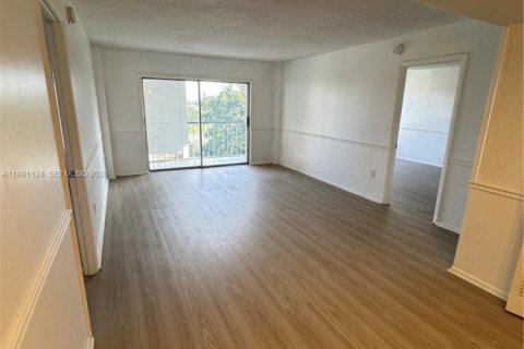 Снять в аренду кондоминиум в Лодерхилл, Флорида 2 спальни, 90.3м2, № 2063385 - фото 8