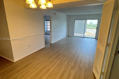 Снять в аренду кондоминиум в Лодерхилл, Флорида 2 спальни, 90.3м2, № 2063385 - фото 9