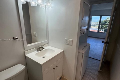 Снять в аренду кондоминиум в Лодерхилл, Флорида 2 спальни, 90.3м2, № 2063385 - фото 18