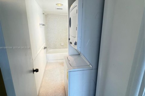 Снять в аренду кондоминиум в Лодерхилл, Флорида 2 спальни, 90.3м2, № 2063385 - фото 19