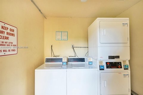 Copropriété à louer à Miami, Floride: 2 chambres, 83.7 m2 № 2242932 - photo 24