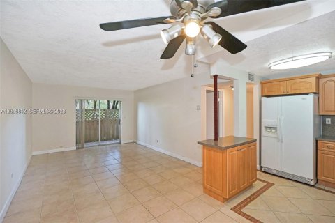 Copropriété à louer à Miami, Floride: 2 chambres, 83.7 m2 № 2242932 - photo 7