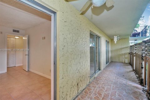Copropriété à louer à Miami, Floride: 2 chambres, 83.7 m2 № 2242932 - photo 22