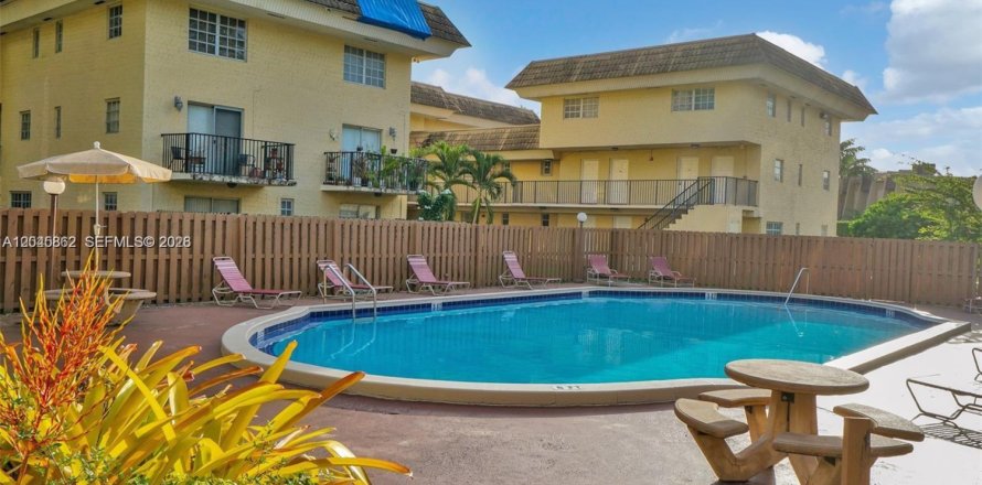 Condo à Miami, Floride, 2 chambres  № 2242932