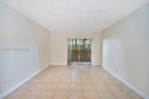 Copropriété à louer à Miami, Floride: 2 chambres, 83.7 m2 № 2242932 - photo 3
