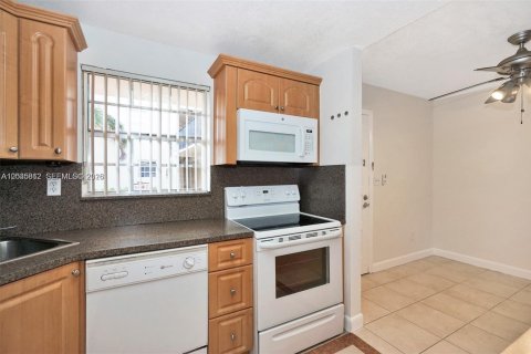 Copropriété à louer à Miami, Floride: 2 chambres, 83.7 m2 № 2242932 - photo 8
