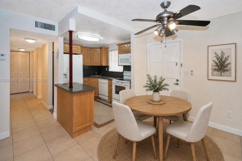 Copropriété à louer à Miami, Floride: 2 chambres, 83.7 m2 № 2242932 - photo 6