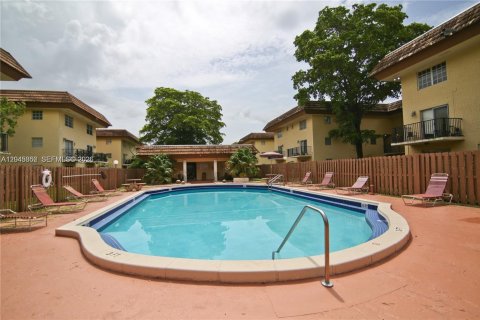 Copropriété à louer à Miami, Floride: 2 chambres, 83.7 m2 № 2242932 - photo 27