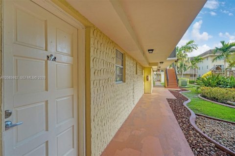 Copropriété à louer à Miami, Floride: 2 chambres, 83.7 m2 № 2242932 - photo 20