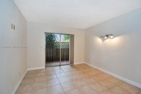 Copropriété à louer à Miami, Floride: 2 chambres, 83.7 m2 № 2242932 - photo 11