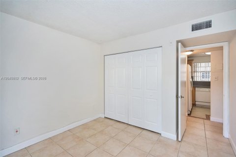 Copropriété à louer à Miami, Floride: 2 chambres, 83.7 m2 № 2242932 - photo 17