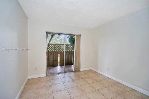 Copropriété à louer à Miami, Floride: 2 chambres, 83.7 m2 № 2242932 - photo 18