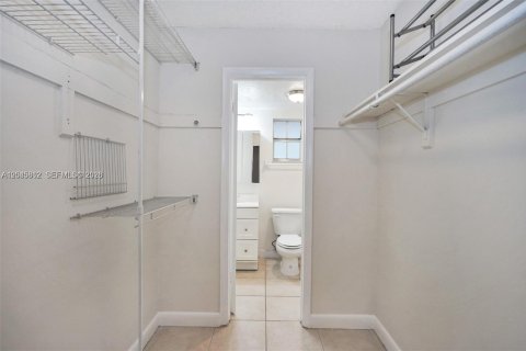 Copropriété à louer à Miami, Floride: 2 chambres, 83.7 m2 № 2242932 - photo 13
