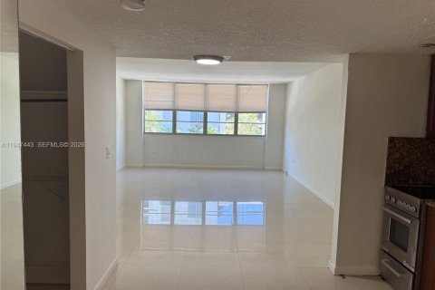 Снять в аренду кондоминиум в Майами, Флорида 53.88м2, № 2003746 - фото 2