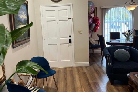 Casa en venta en Miami, Florida, 3 dormitorios, 133.5 m2 № 2042360 - foto 4