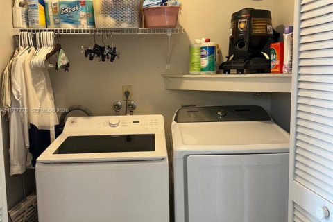 Casa en venta en Miami, Florida, 3 dormitorios, 133.5 m2 № 2042360 - foto 29