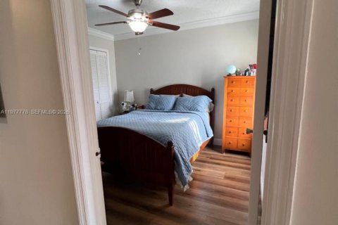 Casa en venta en Miami, Florida, 3 dormitorios, 133.5 m2 № 2042360 - foto 20