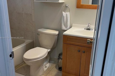 Casa en venta en Miami, Florida, 3 dormitorios, 133.5 m2 № 2042360 - foto 28