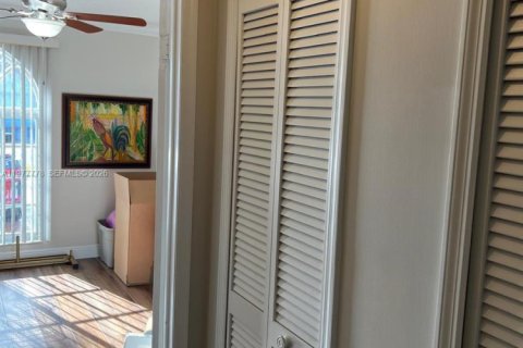 Casa en venta en Miami, Florida, 3 dormitorios, 133.5 m2 № 2042360 - foto 21