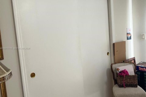 Casa en venta en Miami, Florida, 3 dormitorios, 133.5 m2 № 2042360 - foto 22