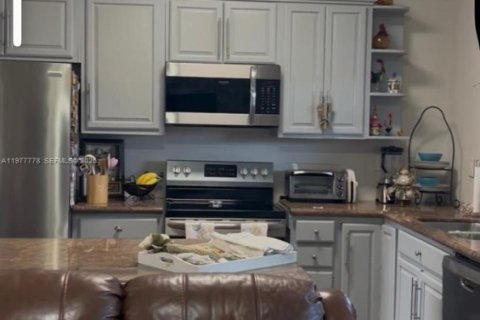 Casa en venta en Miami, Florida, 3 dormitorios, 133.5 m2 № 2042360 - foto 17