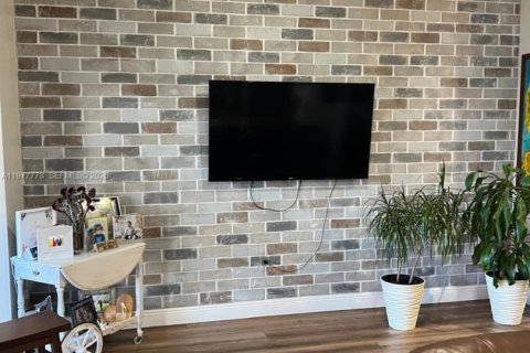 Casa en venta en Miami, Florida, 3 dormitorios, 133.5 m2 № 2042360 - foto 10