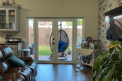 Casa en venta en Miami, Florida, 3 dormitorios, 133.5 m2 № 2042360 - foto 14