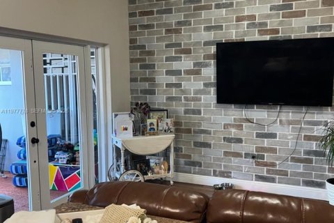 Casa en venta en Miami, Florida, 3 dormitorios, 133.5 m2 № 2042360 - foto 12