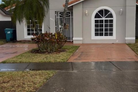 Casa en venta en Miami, Florida, 3 dormitorios, 133.5 m2 № 2042360 - foto 2