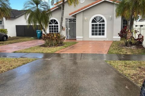 Casa en Miami, Florida 3 dormitorios, 133.5 m2 № 2042360