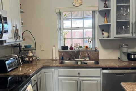 Casa en venta en Miami, Florida, 3 dormitorios, 133.5 m2 № 2042360 - foto 15