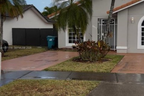 Casa en venta en Miami, Florida, 3 dormitorios, 133.5 m2 № 2042360 - foto 3