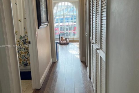 Casa en venta en Miami, Florida, 3 dormitorios, 133.5 m2 № 2042360 - foto 18