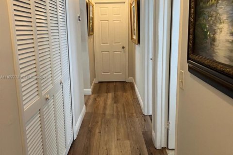 Casa en venta en Miami, Florida, 3 dormitorios, 133.5 m2 № 2042360 - foto 19