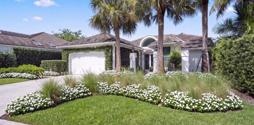 House in Wellington, Florida 3 bedrooms, 222.87 sq.m. № 2387180
