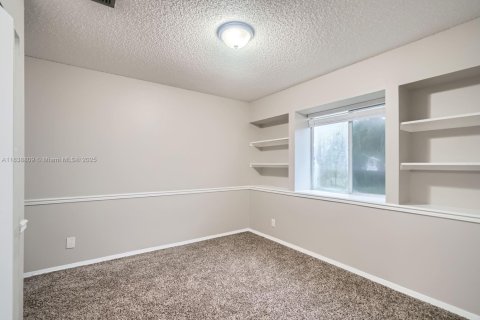 Villa ou maison à vendre à Royal Palm Beach, Floride: 3 chambres, 166.48 m2 № 2024398 - photo 15