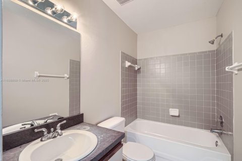 Villa ou maison à vendre à Royal Palm Beach, Floride: 3 chambres, 166.48 m2 № 2024398 - photo 16