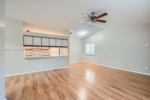 Villa ou maison à vendre à Royal Palm Beach, Floride: 3 chambres, 166.48 m2 № 2024398 - photo 5