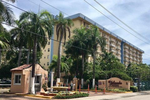 Condo in Miami, Florida, 1 bedroom  № 2075207 - photo 2