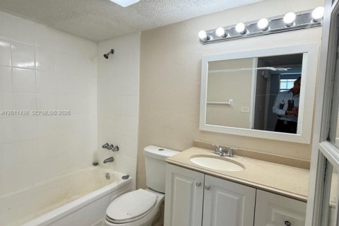 Condo in Miami, Florida, 1 bedroom  № 2075207 - photo 5