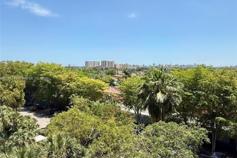 Condo in Miami, Florida, 1 bedroom  № 2075207 - photo 10